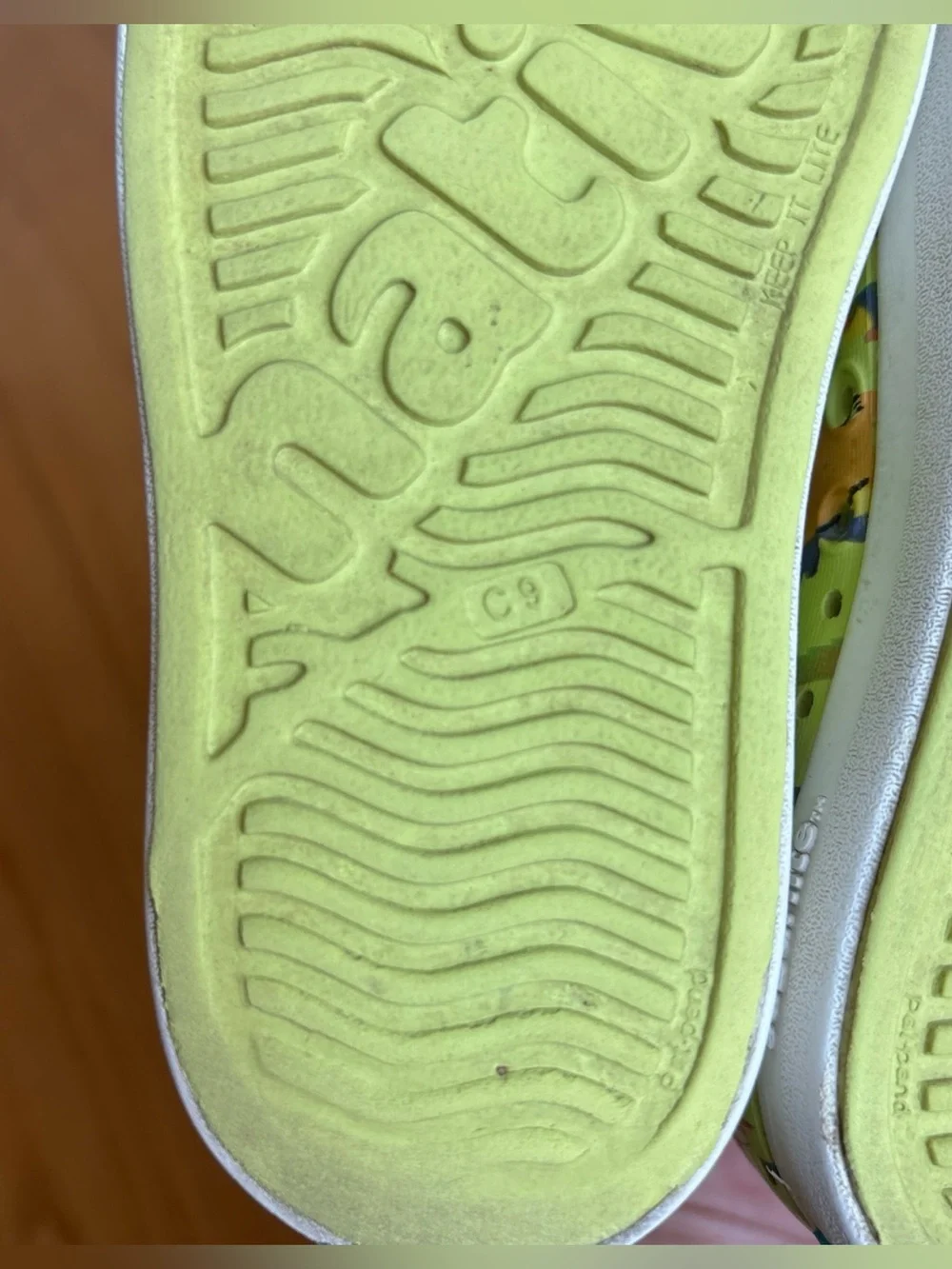 Native Jefferson Sugarlite Shoes Celery Green parrot motif Toddler Boys Girls C9